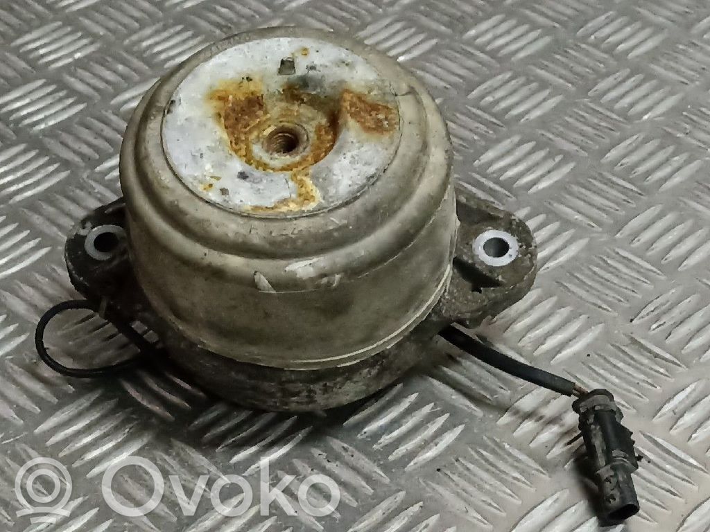 Mercedes-Benz GLK (X204) Engine mount bracket 