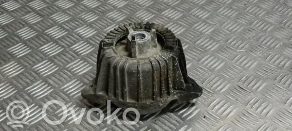 Engine mount bracket   2042400317,2042404717,2122404117,2122406317,A2042400317,A2042404717,A2122404117,A2122406317,ESQUERDO