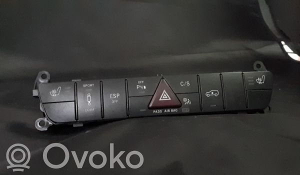 Mercedes-Benz R W251 Przycisk świateł awaryjnych 