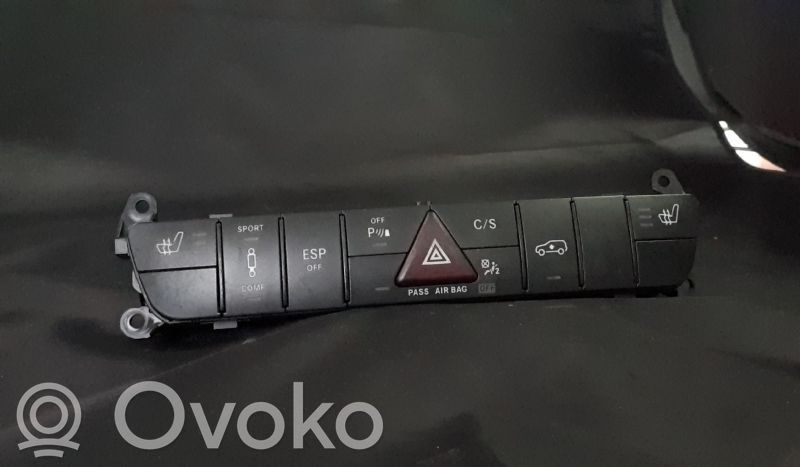 Mercedes-Benz R W251 Przycisk świateł awaryjnych 