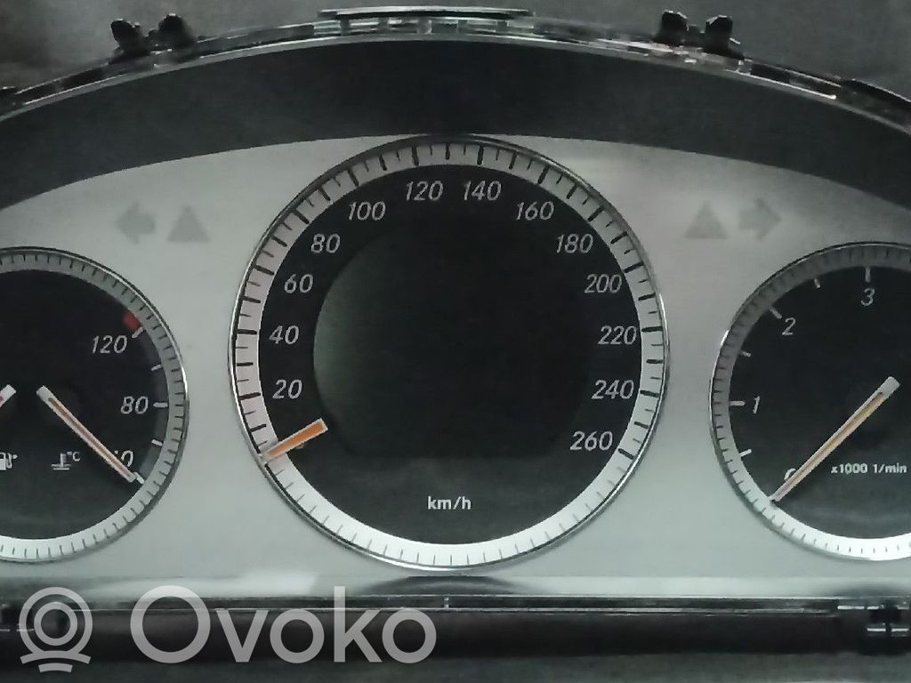 Mercedes-Benz C W204 Licznik / Prędkościomierz 