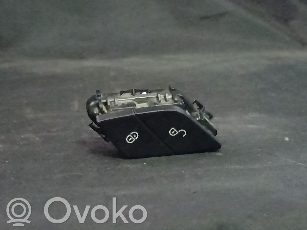 Mercedes-Benz C W205 Central locking switch button 