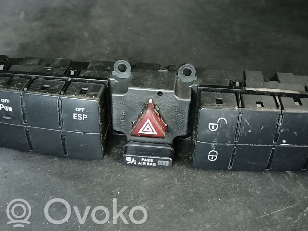 Mercedes-Benz CLC CL203 Przycisk świateł awaryjnych 