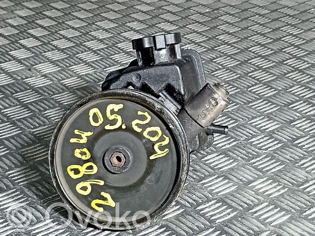 Mercedes-Benz C W204 Power steering pump 