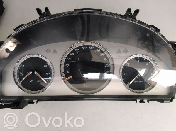 Mercedes-Benz C W204 Licznik / Prędkościomierz 