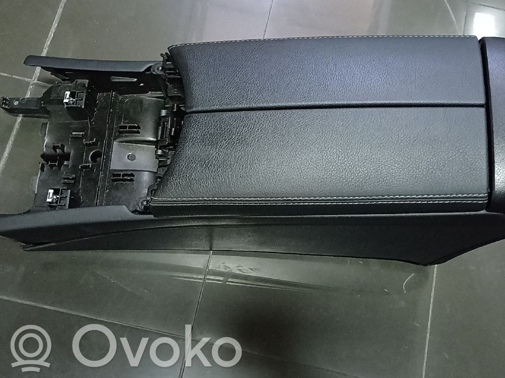Mercedes-Benz C W205 Podłokietnik tunelu środkowego 