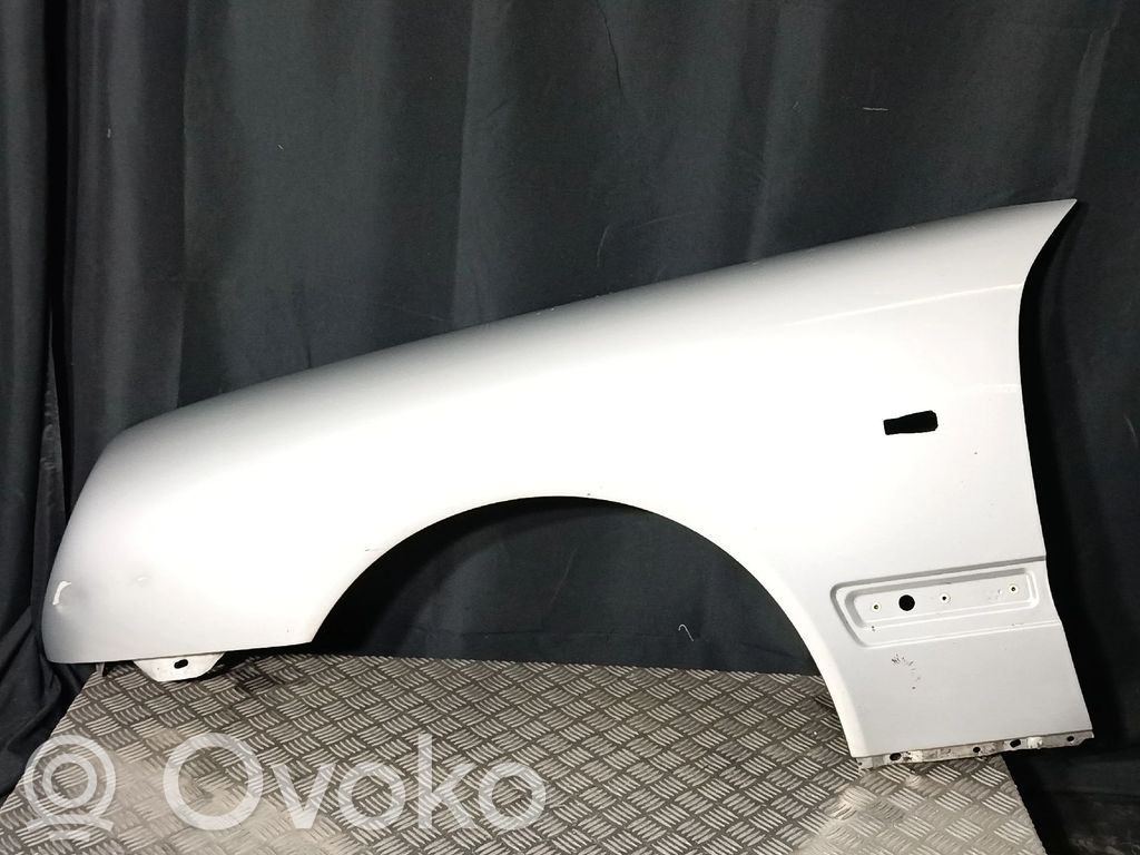 Mercedes-Benz E W210 Lokasuoja 