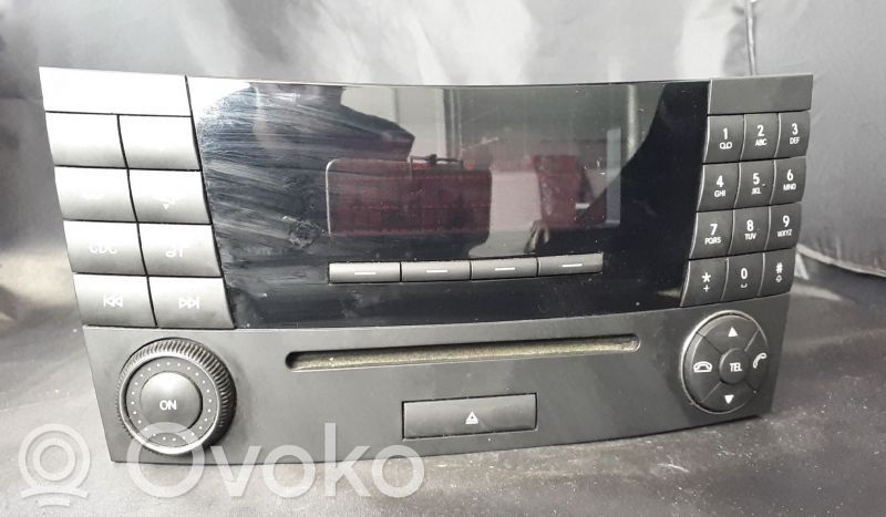 Mercedes-Benz E W211 Panel / Radioodtwarzacz CD/DVD/GPS 