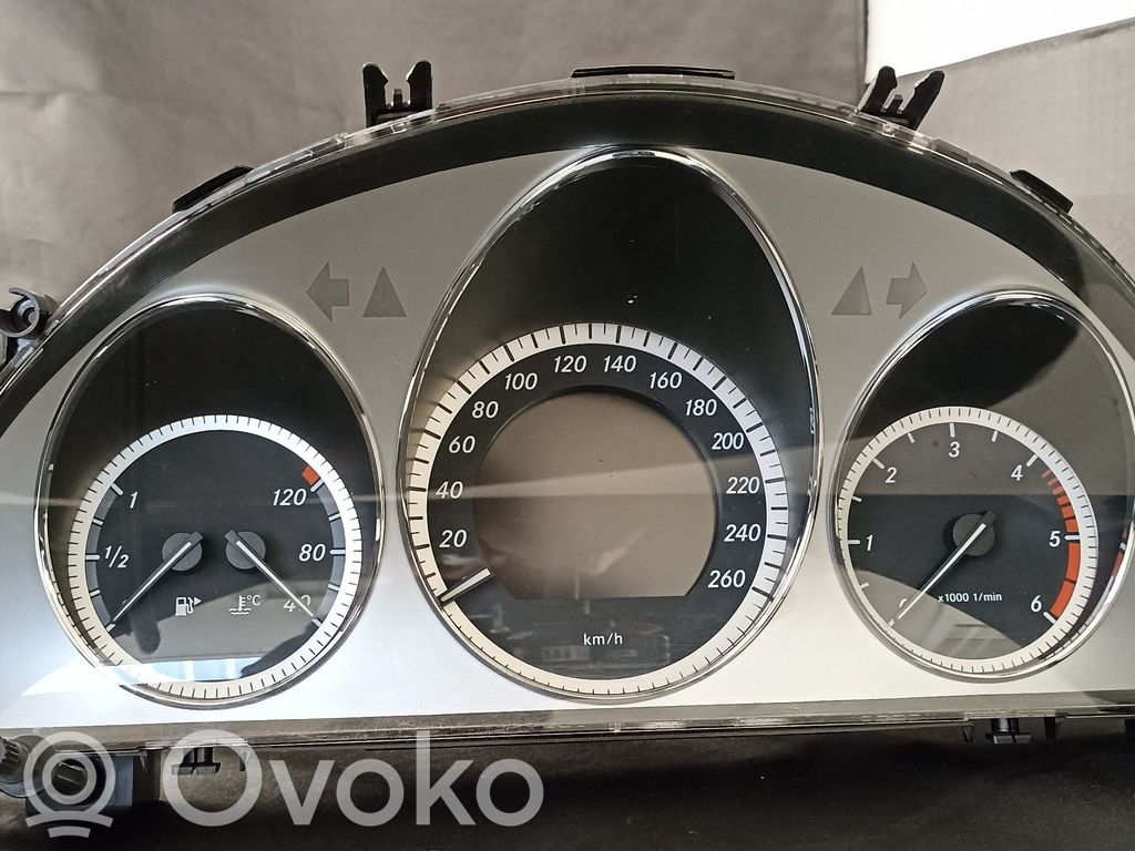 Mercedes-Benz C W204 Vitezometru (grup de instrumente) 