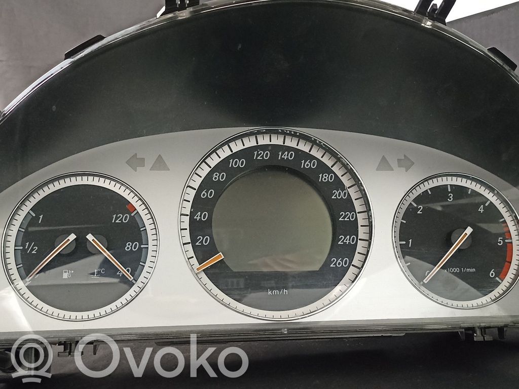 Mercedes-Benz C W204 Licznik / Prędkościomierz 
