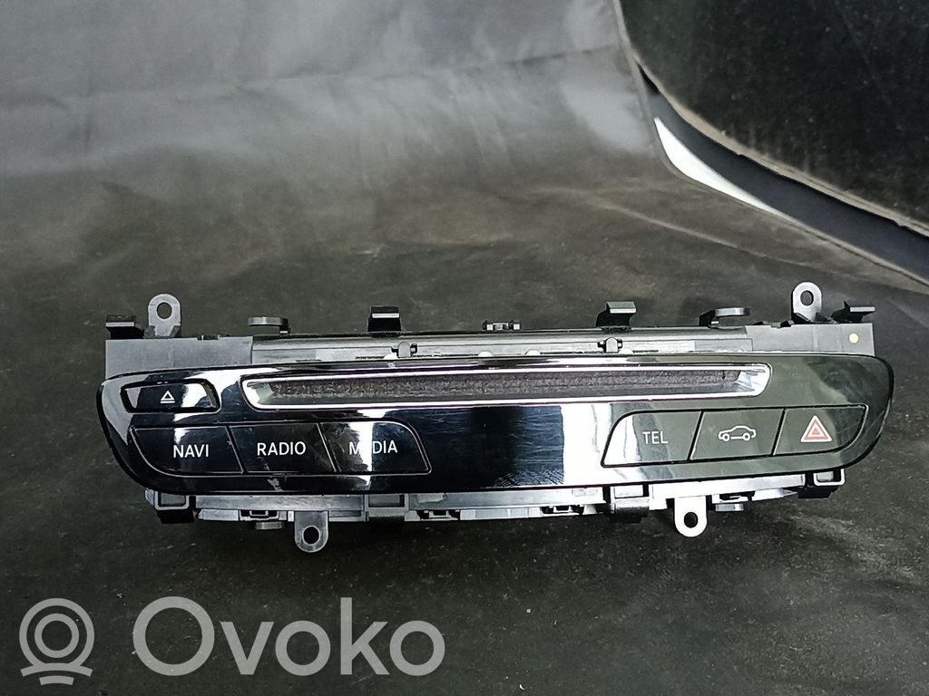Mercedes-Benz C W205 Przycisk świateł awaryjnych 