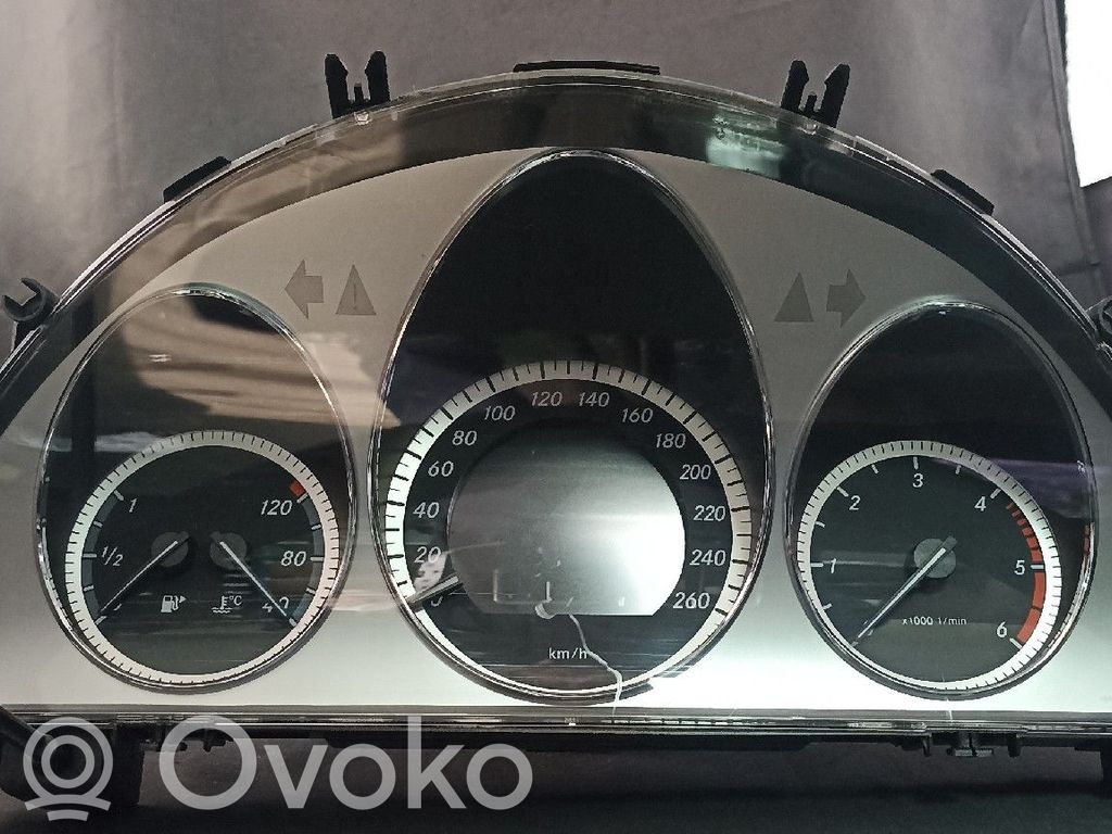 Mercedes-Benz C W204 Vitezometru (grup de instrumente) 