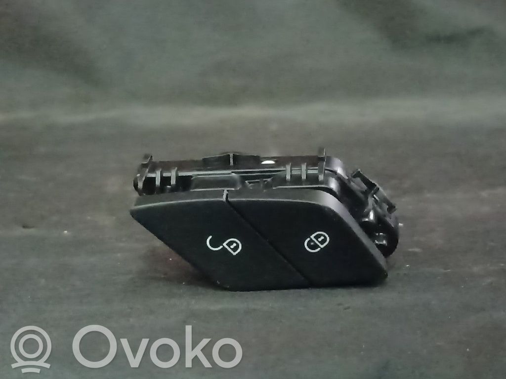 Mercedes-Benz C W205 Central locking switch button 