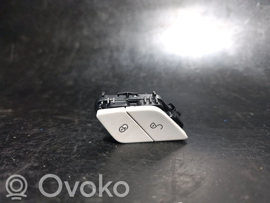 Mercedes-Benz C W205 Central locking switch button 