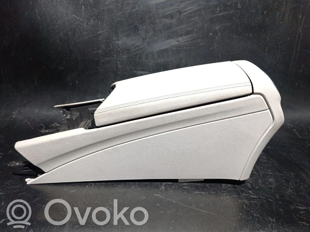 Mercedes-Benz C W205 Podłokietnik tunelu środkowego 