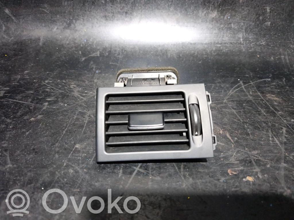 Dysze / Kratki środkowego nawiewu deski rozdzielczej   2048300154,A2048300154,ESQUERDO,PRETO9116