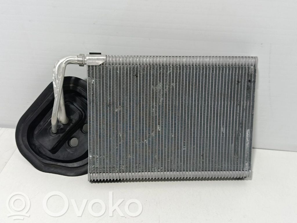 Mercedes-Benz C W205 Pečiuko radiatorius 