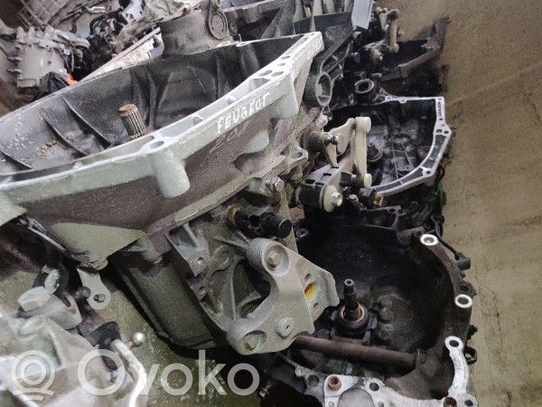 Peugeot 208 I Механическая коробка передач, 5 передач 