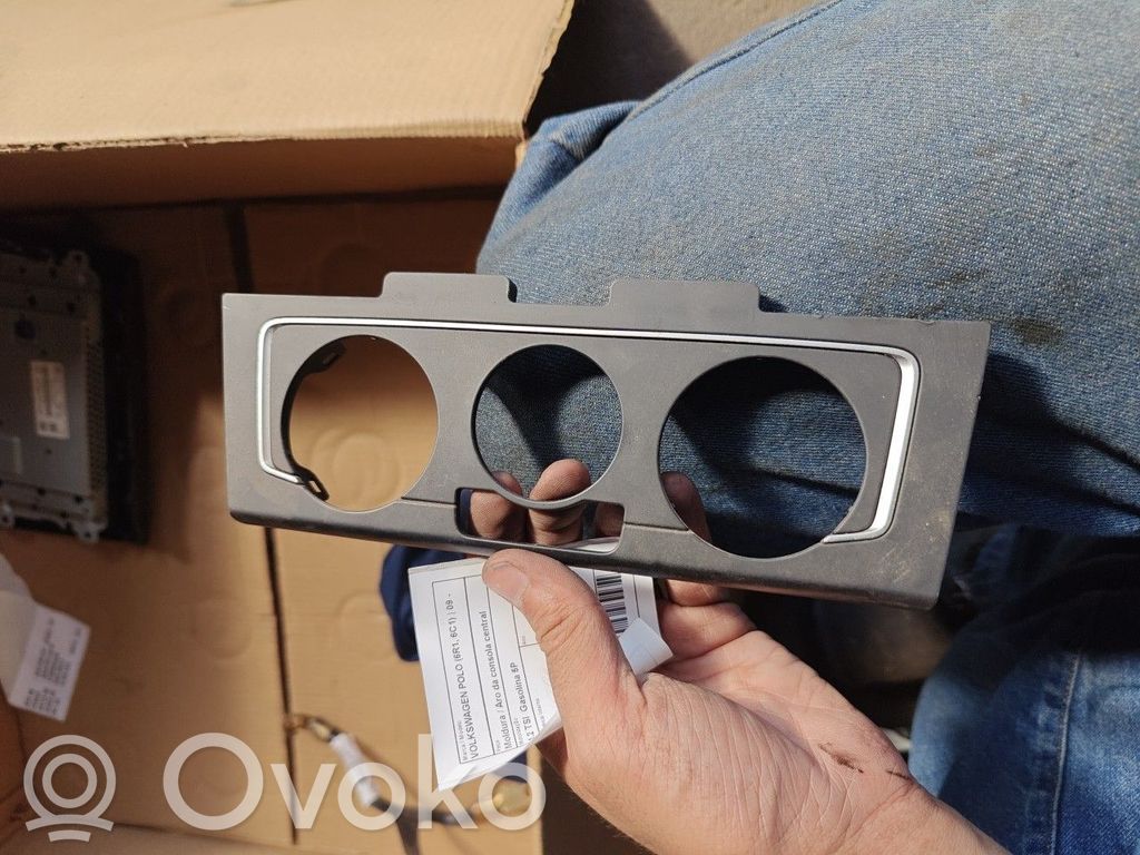 Volkswagen Polo V 6R Radio/GPS head unit trim 