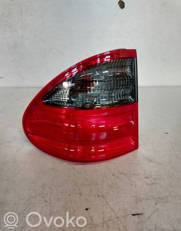 Mercedes-Benz E W210 Tailgate rear/tail lights 