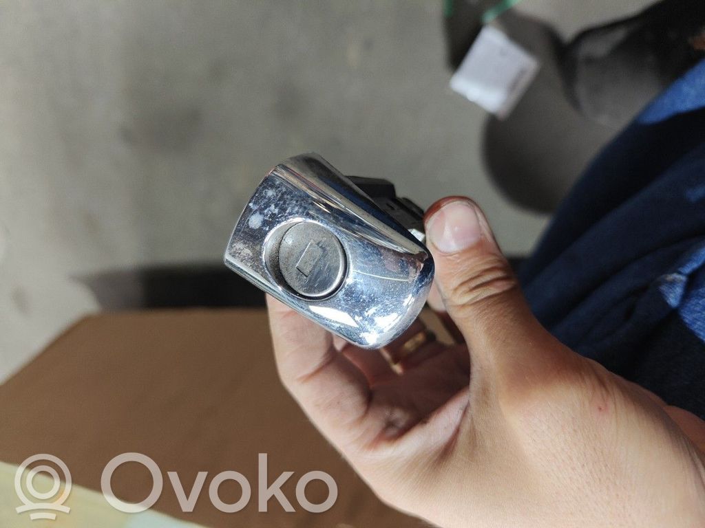 Tailgate lock latch   N0503113