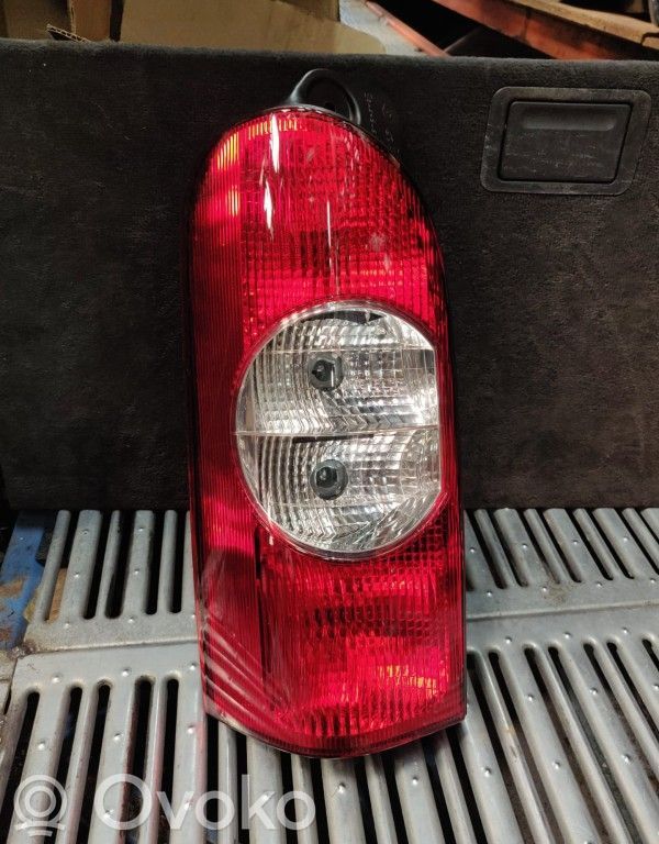 Renault Master II Galinis žibintas dangtyje 