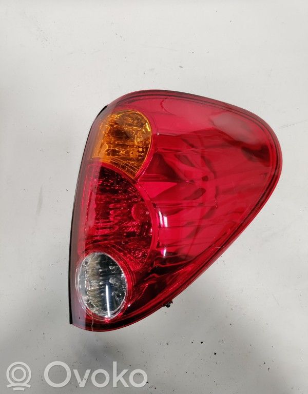 Mitsubishi L200 Lampy tylnej klapy bagażnika 