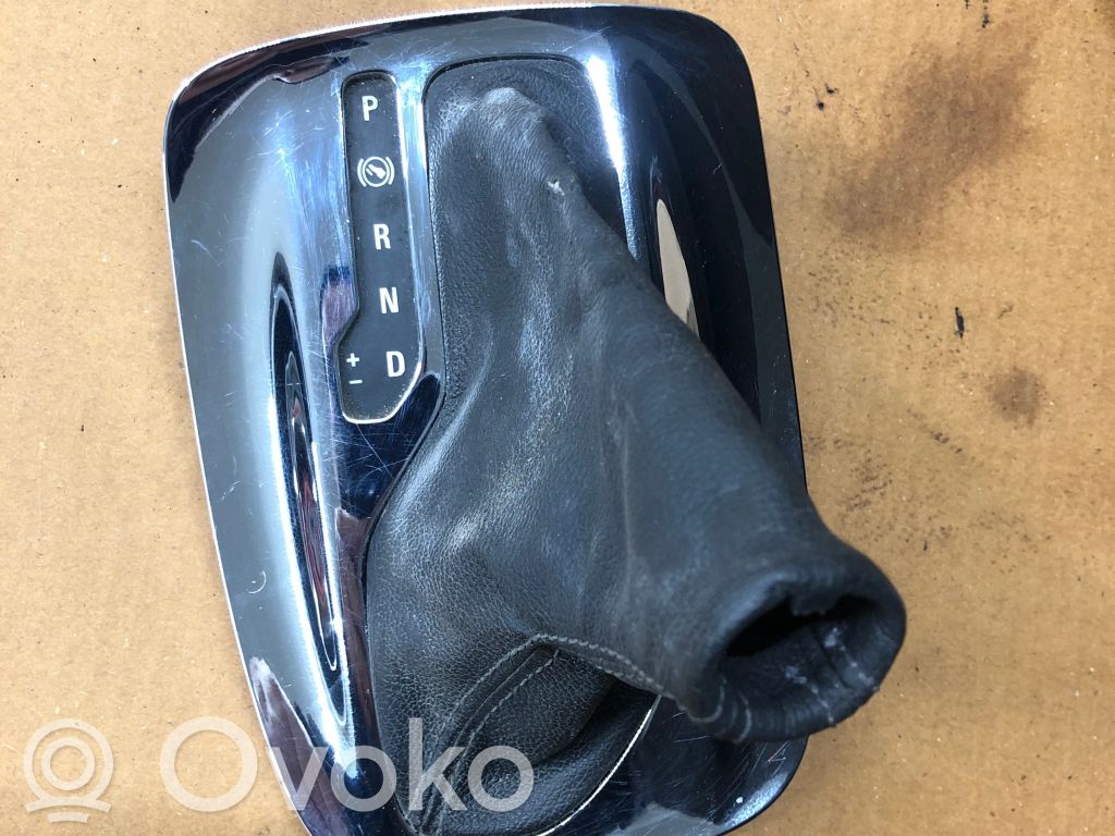 Opel Insignia A Ramka drążka zmiany biegów 