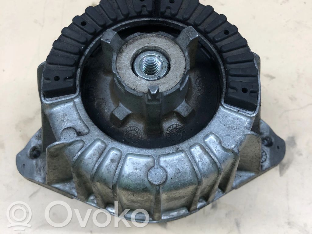 Mercedes-Benz C W204 Engine mount bracket 
