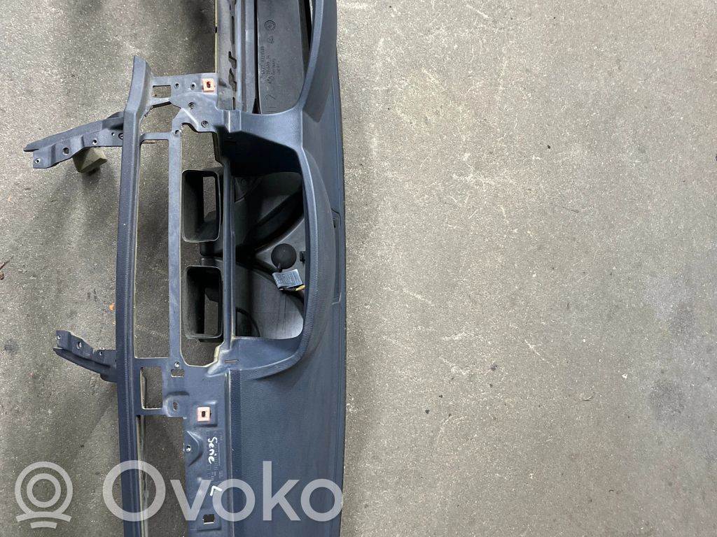BMW 7 E65 E66 Dashboard 