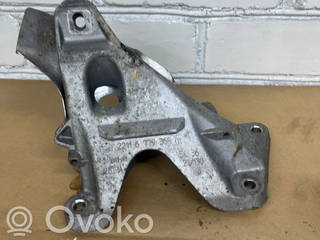 Engine mounting bracket   6779368