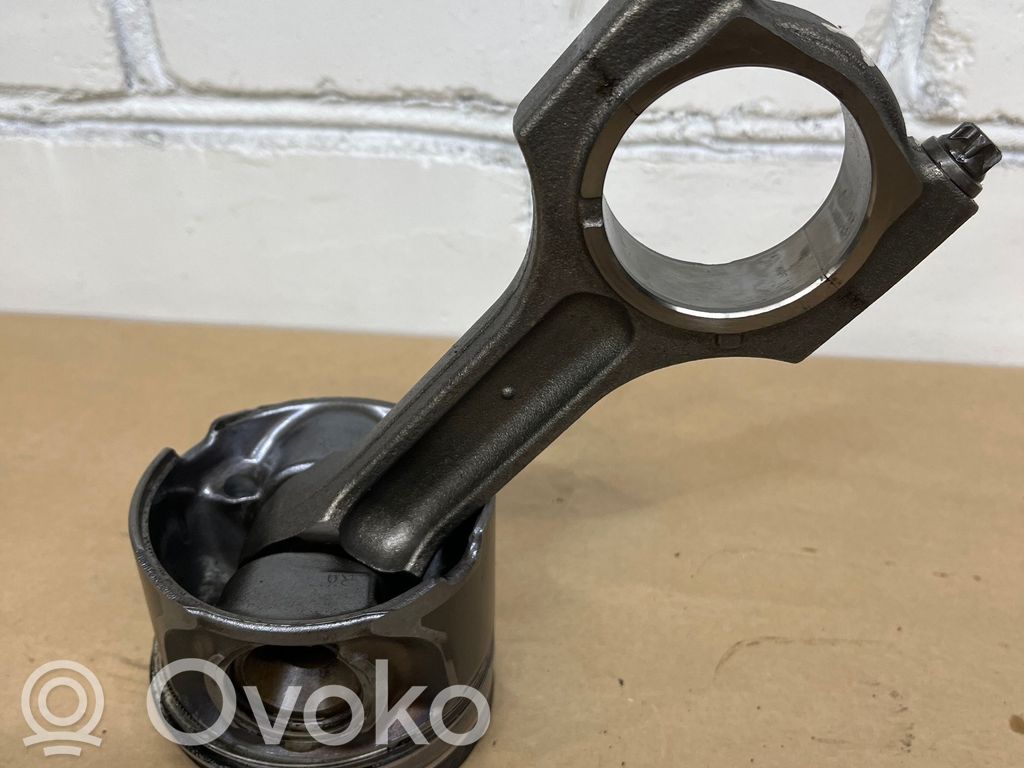 Piston with connecting rod   84L107,F071,849107,AF1744