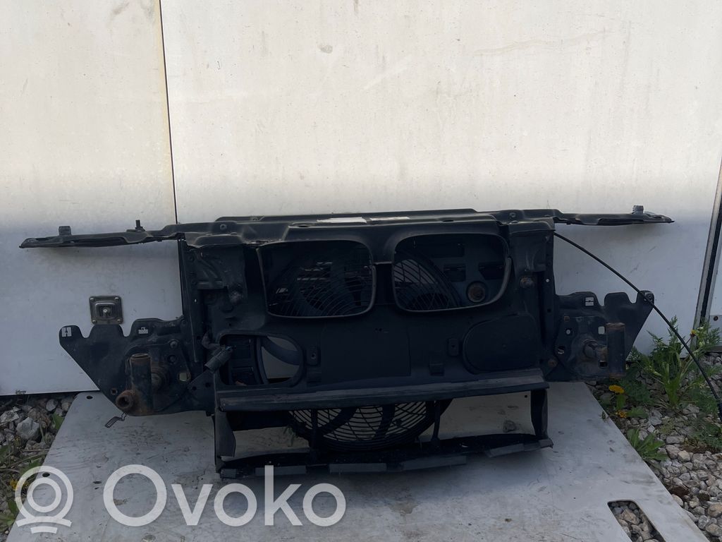 BMW 5 E39 Radiatorių panelė 
