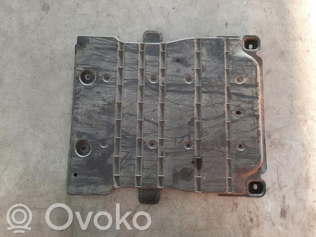 Engine splash shield/under tray   5Q0825230,5Q0825229,5Q0825229