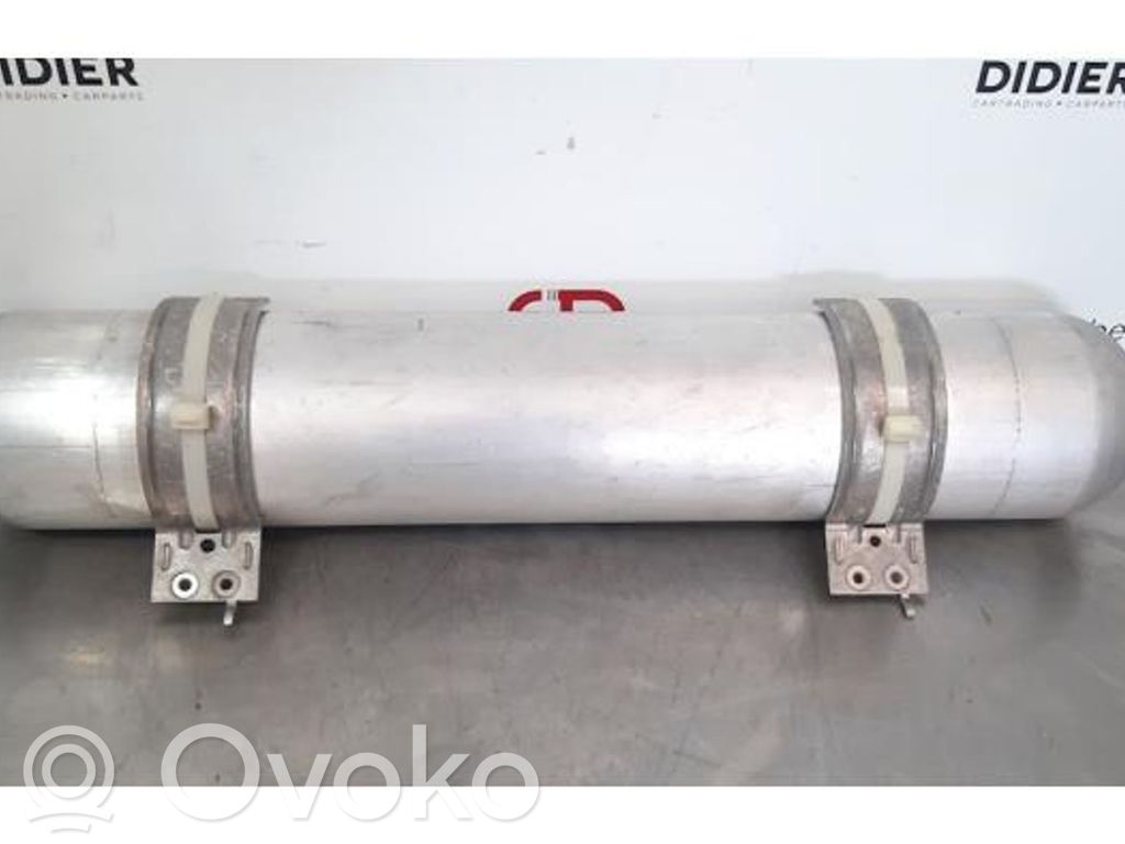 Tyhjiösäiliö   102792100B