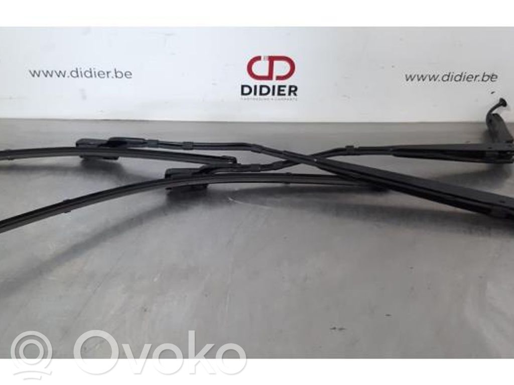 Front wiper blade arm   W75596