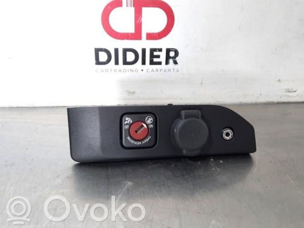 Peugeot Expert Enchufe de 12V (delantero) 