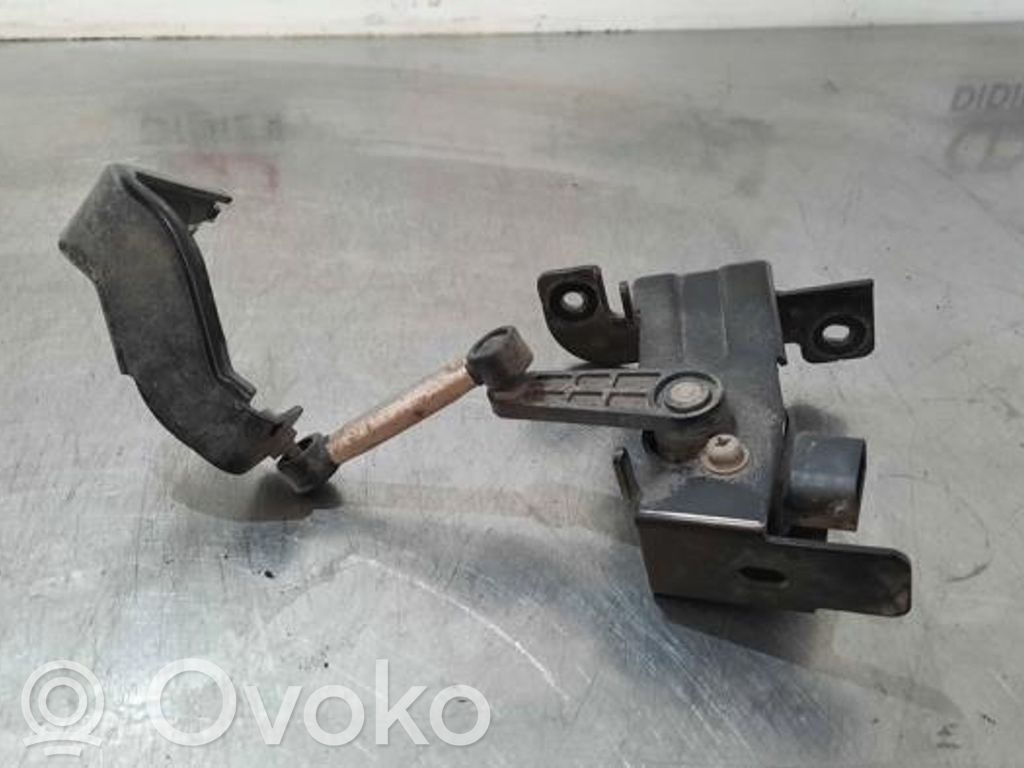 Etukorkeusanturin vipu   92190D4110