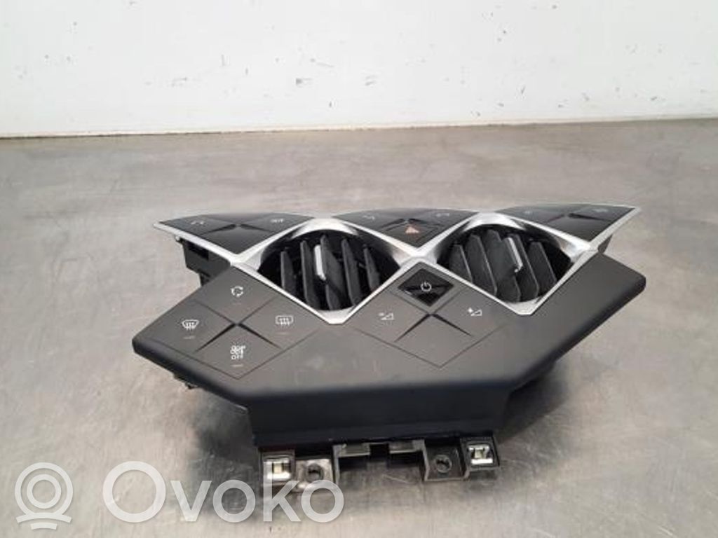 DS Automobiles 3 Crossback Head unit multimedia control 