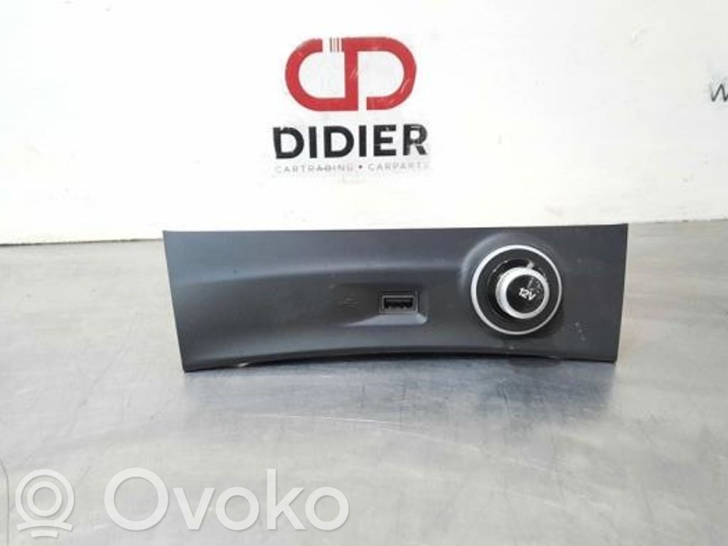 Alfa Romeo Stelvio Enchufe conector USB 