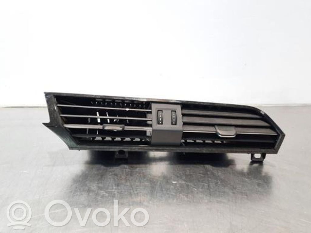 Audi Q3 F3 Dysze / Kratki środkowego nawiewu deski rozdzielczej 
