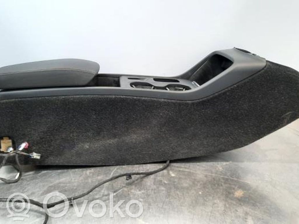 Volvo XC40 Center console 