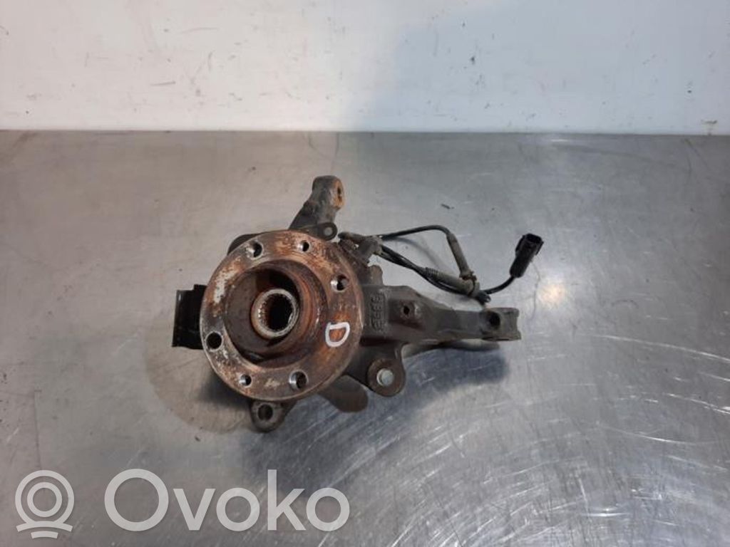 Renault Clio IV Fusée d'essieu de moyeu de la roue avant 