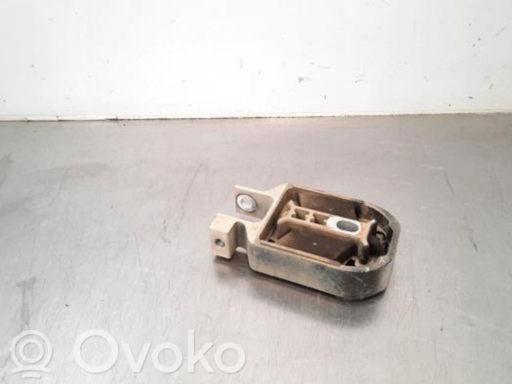 Volvo V40 Gearbox mounting bracket 