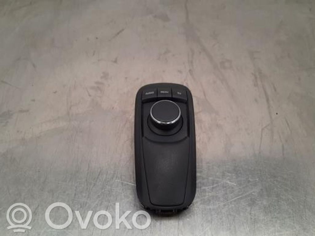 Lexus CT 200H Radio/CD/DVD/GPS head unit 