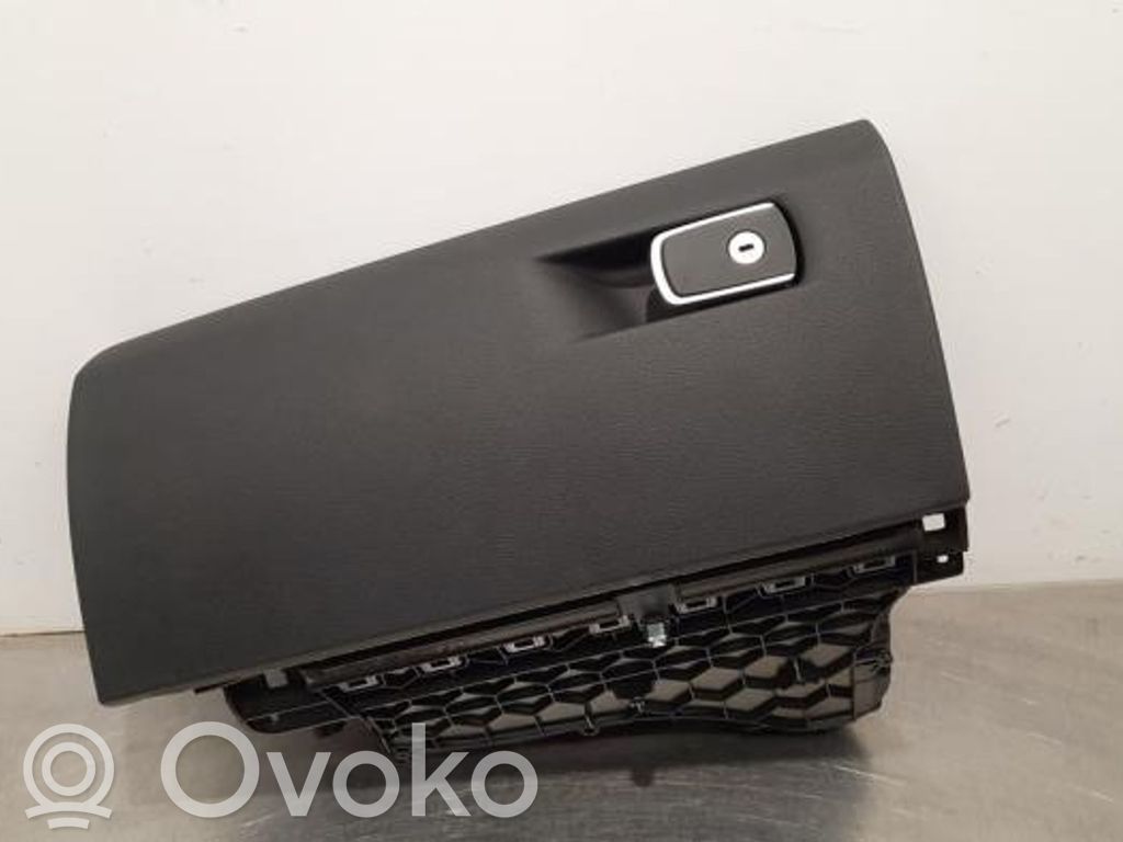 BMW M3 F80 Mantu nodalījuma komplekts 