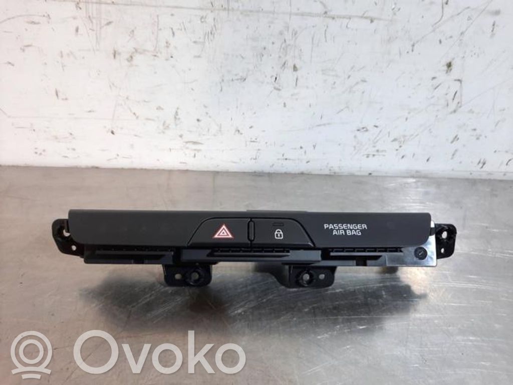 KIA Stonic Hazard light switch 