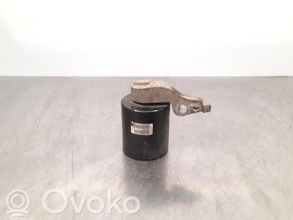 Engine mount bracket   32203501,32203501