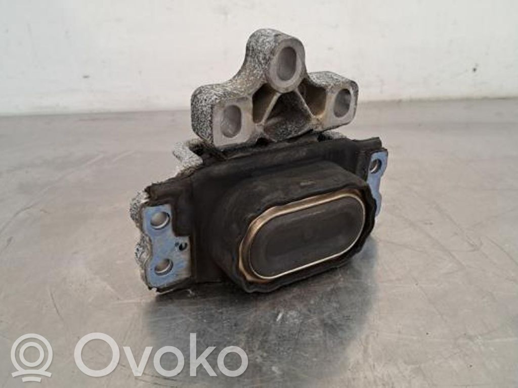 Audi Q3 8U Engine mount bracket 