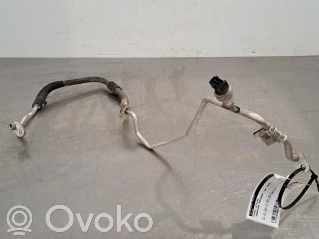 Land Rover Defender Ilmastointilaitteen putki (A/C) 
